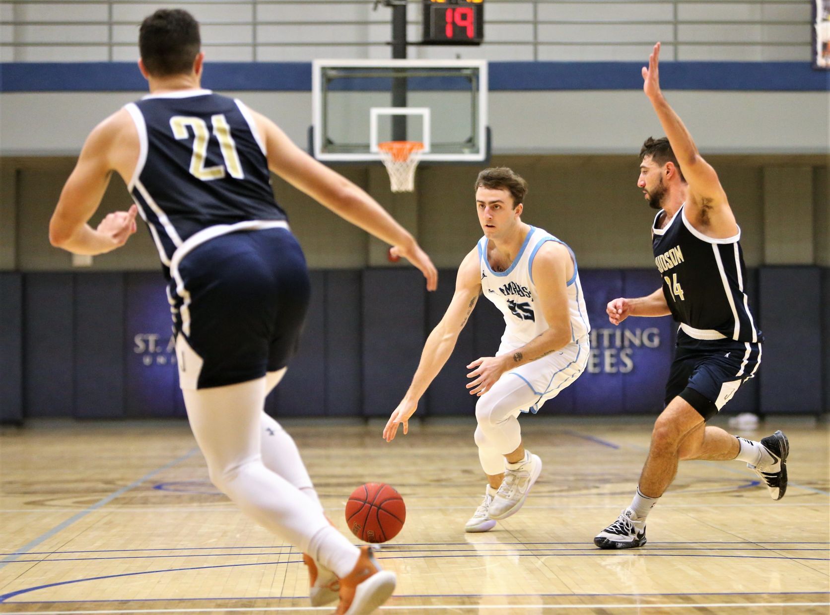 111021-qc-spt-sau judson mens bball27.jpg